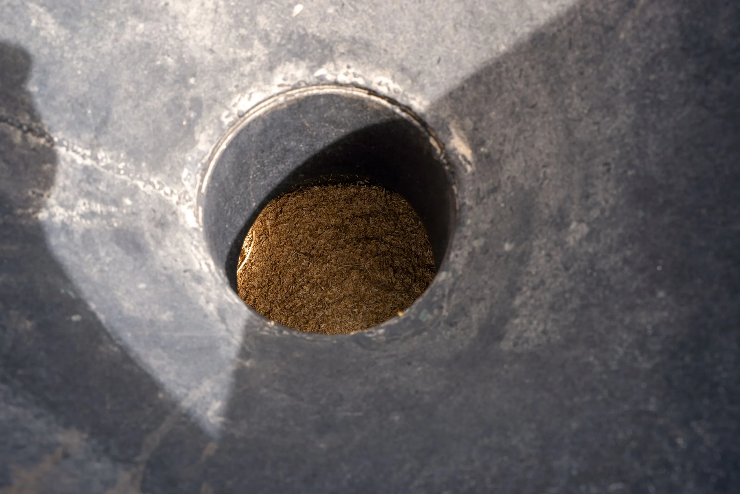 Agricultural residue feedstock in the gasifier hopper